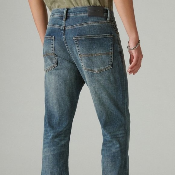 NWT 38x32 Lucky Brand Men's 410 Athletic Straight Coolmax Stretch Jean - Picture 2 of 4